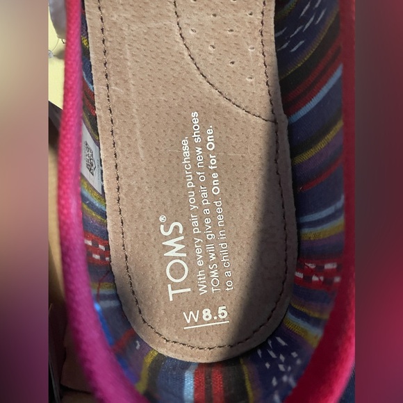 BNIB Tom’s shoes size 8.5 - Picture 3 of 3